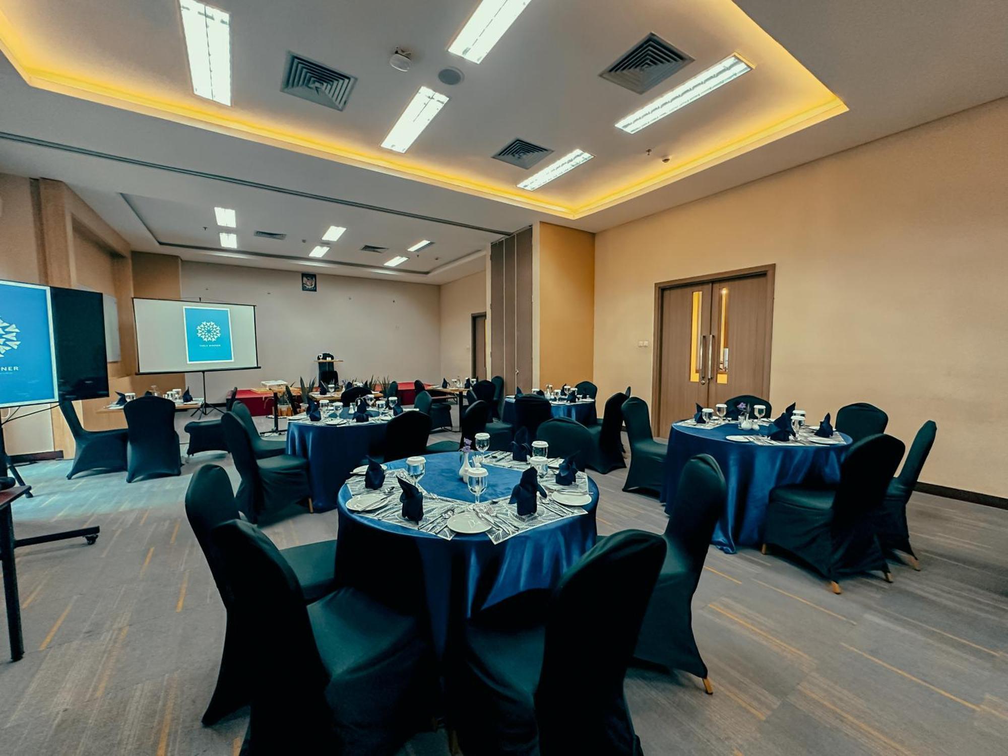 Anara Sky Kualanamu Hotel Medan Exterior photo